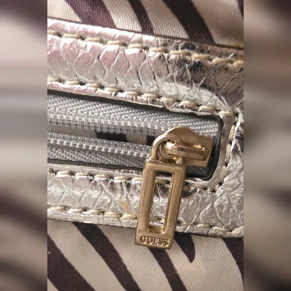 Guess Metallic Straw Tote Bag with Silver Faux Leather Trim & Scarf | Y2K - Picture 10 of 13